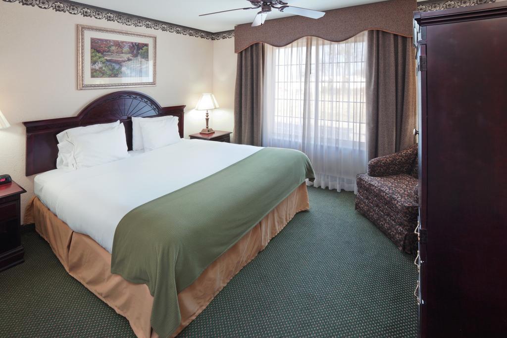 Holiday Inn Express Hotel & Suites Gainesville By Ihg Экстерьер фото