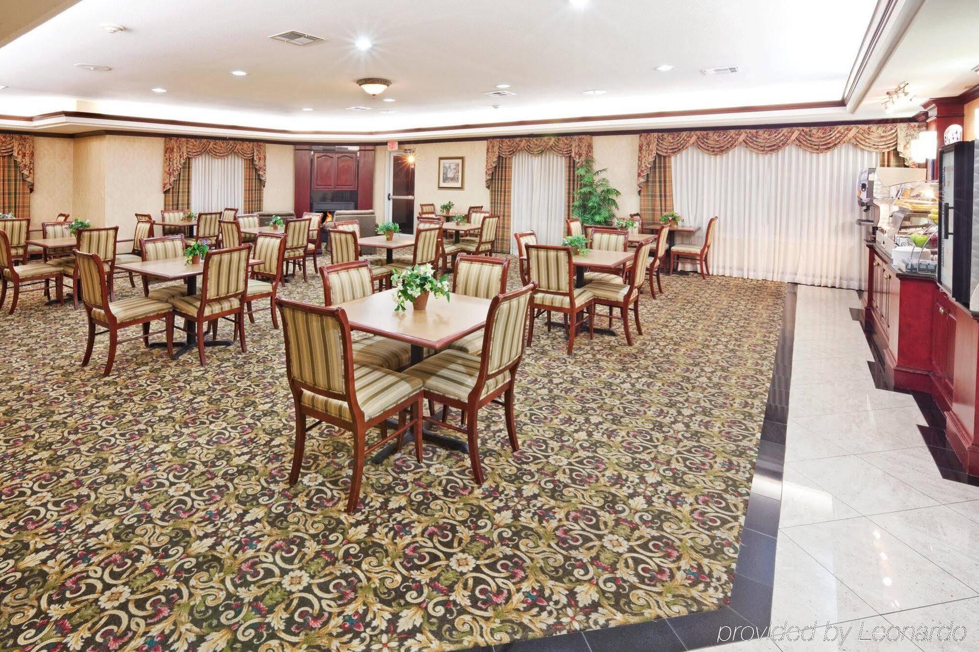 Holiday Inn Express Hotel & Suites Gainesville By Ihg Экстерьер фото